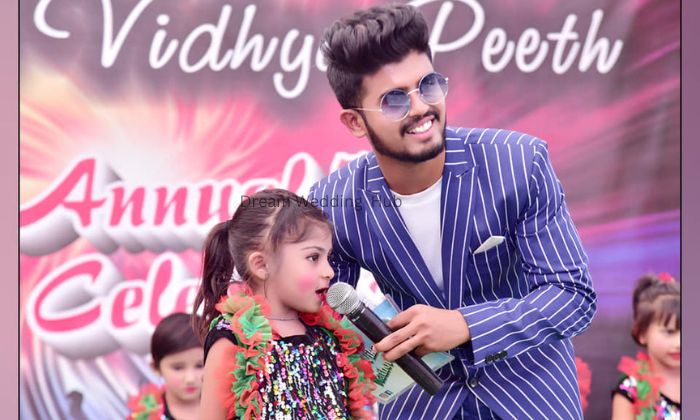 Anchor Vicky Vikas Rathore 